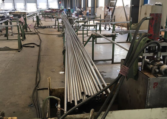 Runde Form-nahtloses rostfreies Rohr ASTM A213 TP304 TP304L 6M minimales GEWICHT 16BWG